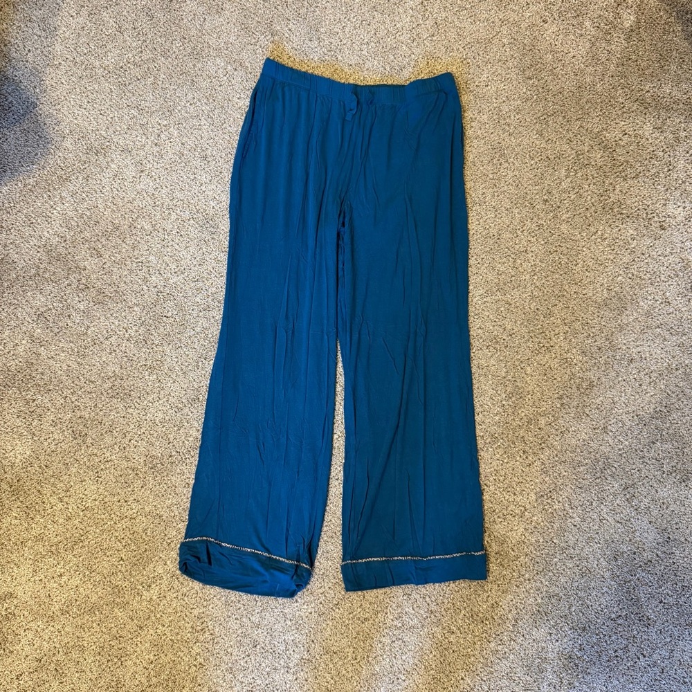 Victoria's Secret Modal Sleep Set - Picture 3 of 4